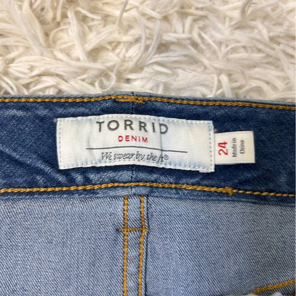 ◾️Torrid Denim Raw Hem Mini Skirt With Side Strips - Picture 4 of 8